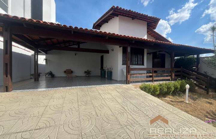 Casa à venda – Castelo Branco, Pará de Minas